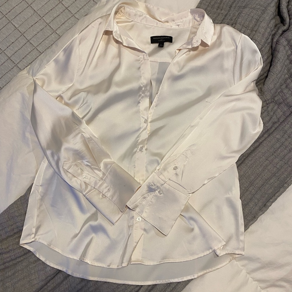 Banana Republic Cream Button-Up Blouse- classic fit